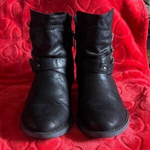 Torrid Black Ankle Boots Women’s 7 Wide -Silver Buckles Zip Ankle